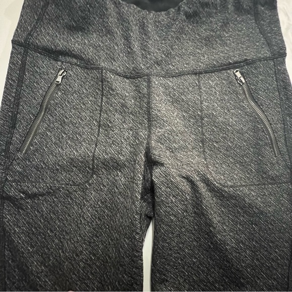OLD NAVY dark gray leggings with zipper pockets size large - Picture 3 of 5